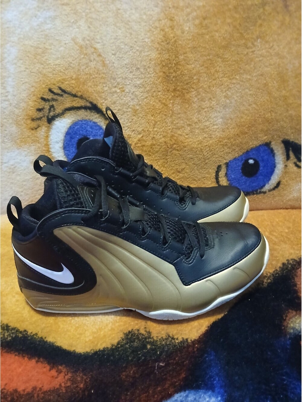 Nike Air Zoom Flight 95 Basketball Shoes Black and Gold Size 8.5 US